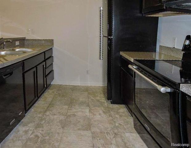1074 W Summerfield Glen Circle, Ann Arbor, MI 48103