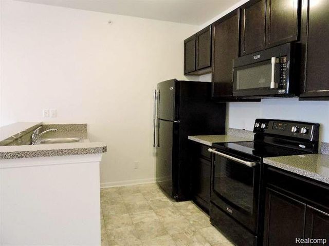 1074 W Summerfield Glen Circle, Ann Arbor, MI 48103