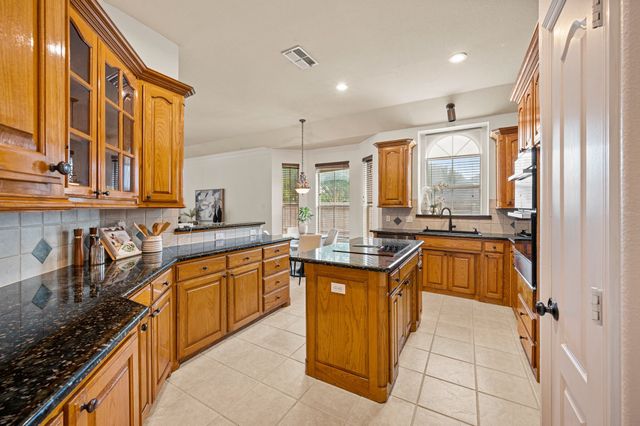 7613 Woodhaven Drive, North Richland Hills, TX 76182
