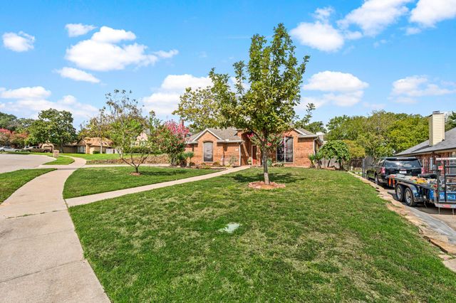 7613 Woodhaven Drive, North Richland Hills, TX 76182