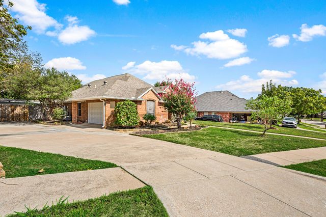 7613 Woodhaven Drive, North Richland Hills, TX 76182