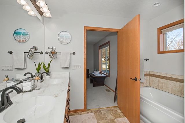 501-505 Beedle Drive, Ames, IA 50014