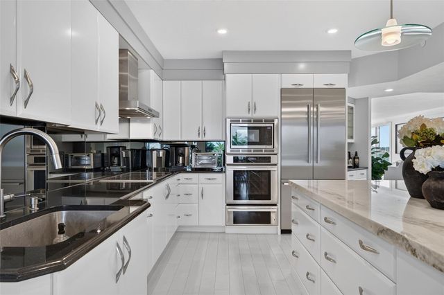 1280 DOLPHIN BAY WAY 402, Sarasota, FL 34242