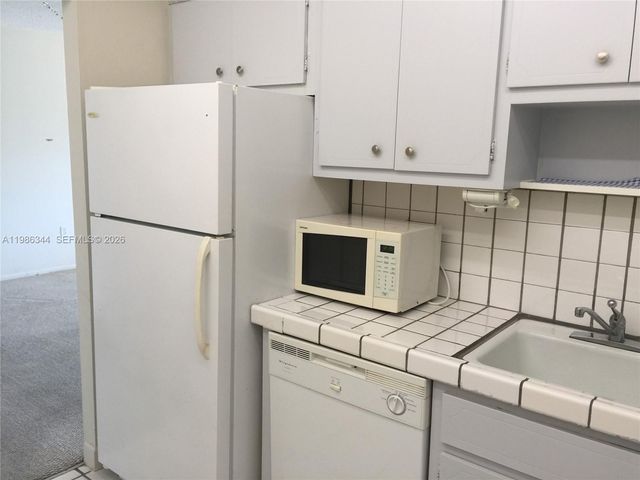 1985 S Ocean Dr 10A, Hallandale Beach, FL 33009