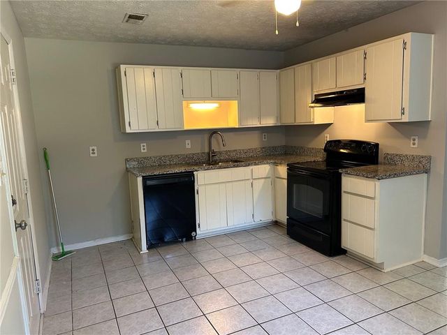 1292 Crystal Lake Road, College Park, GA 30349