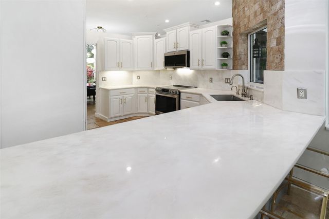 6430 NW 98th Lane, Parkland, FL 33076