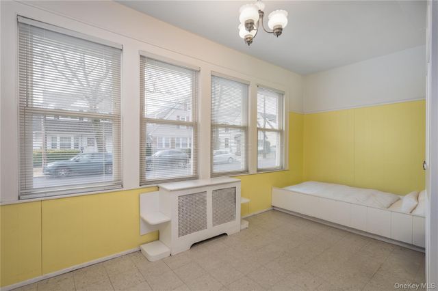 61 Dartmouth Street, Williston Park, NY 11596