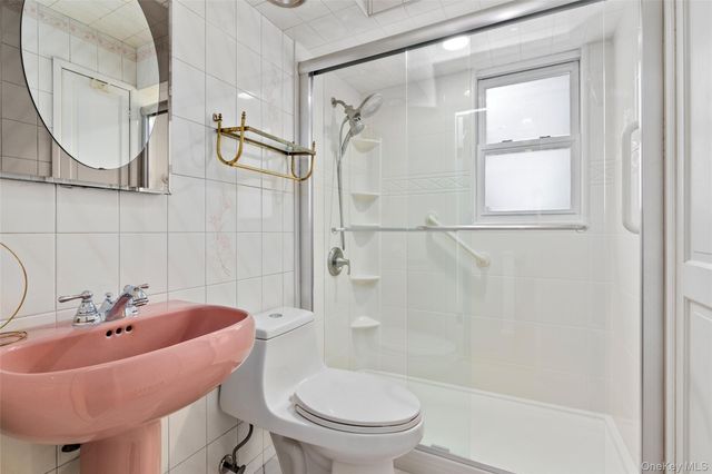 61 Dartmouth Street, Williston Park, NY 11596