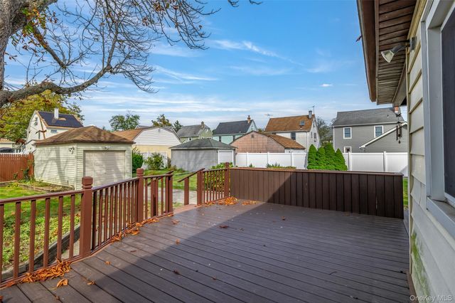 61 Dartmouth Street, Williston Park, NY 11596