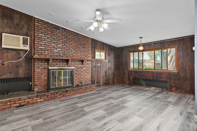 61 Dartmouth Street, Williston Park, NY 11596