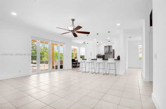 4467 Fox Glove Ln, Weston, FL 33331