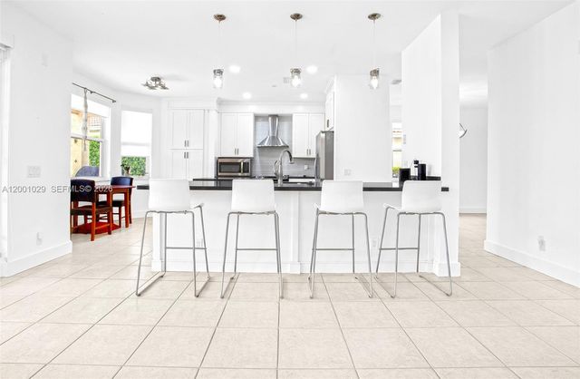 4467 Fox Glove Ln, Weston, FL 33331