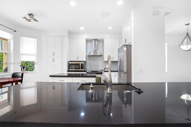 4467 Fox Glove Ln, Weston, FL 33331