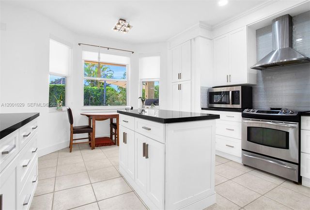 4467 Fox Glove Ln, Weston, FL 33331