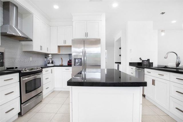 4467 Fox Glove Ln, Weston, FL 33331