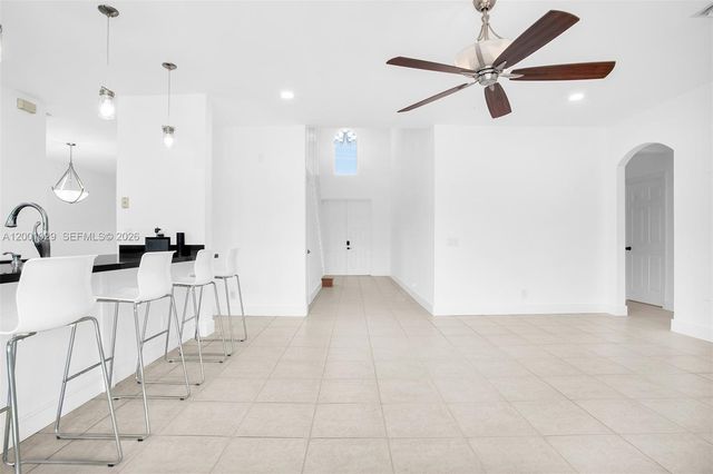 4467 Fox Glove Ln, Weston, FL 33331