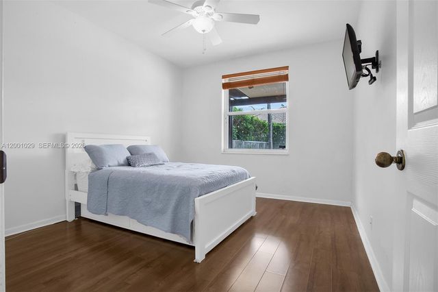 4467 Fox Glove Ln, Weston, FL 33331