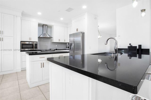 4467 Fox Glove Ln, Weston, FL 33331