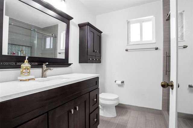 4467 Fox Glove Ln, Weston, FL 33331