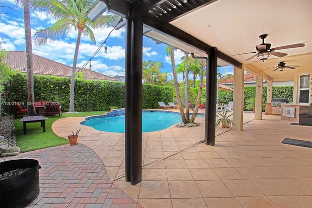 4467 Fox Glove Ln, Weston, FL 33331