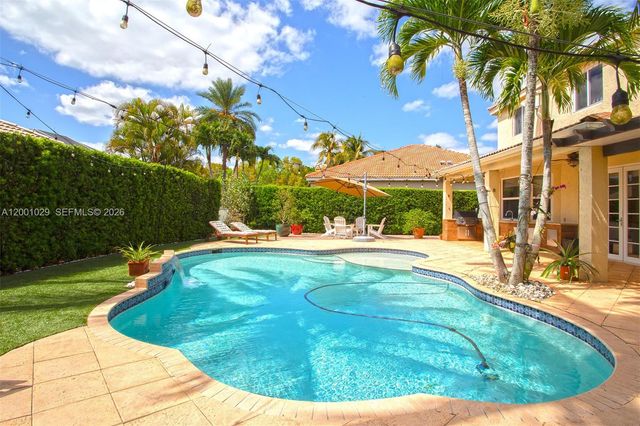 4467 Fox Glove Ln, Weston, FL 33331