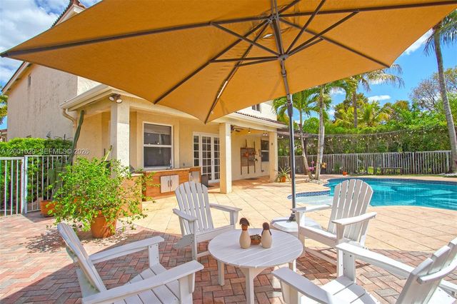 4467 Fox Glove Ln, Weston, FL 33331