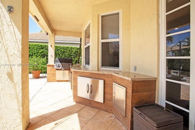 4467 Fox Glove Ln, Weston, FL 33331