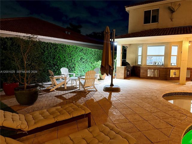 4467 Fox Glove Ln, Weston, FL 33331