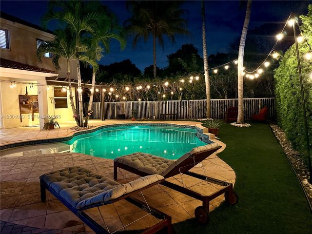 4467 Fox Glove Ln, Weston, FL 33331