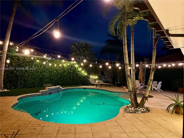 4467 Fox Glove Ln, Weston, FL 33331