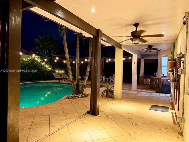 4467 Fox Glove Ln, Weston, FL 33331