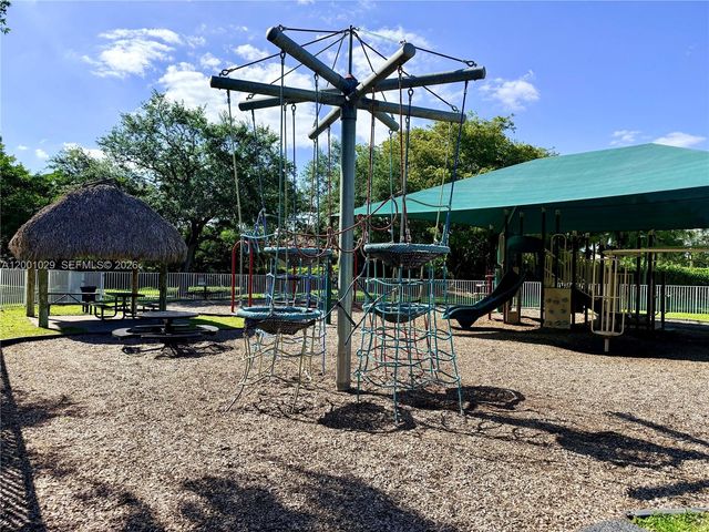 4467 Fox Glove Ln, Weston, FL 33331