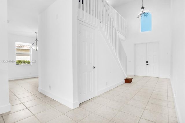 4467 Fox Glove Ln, Weston, FL 33331