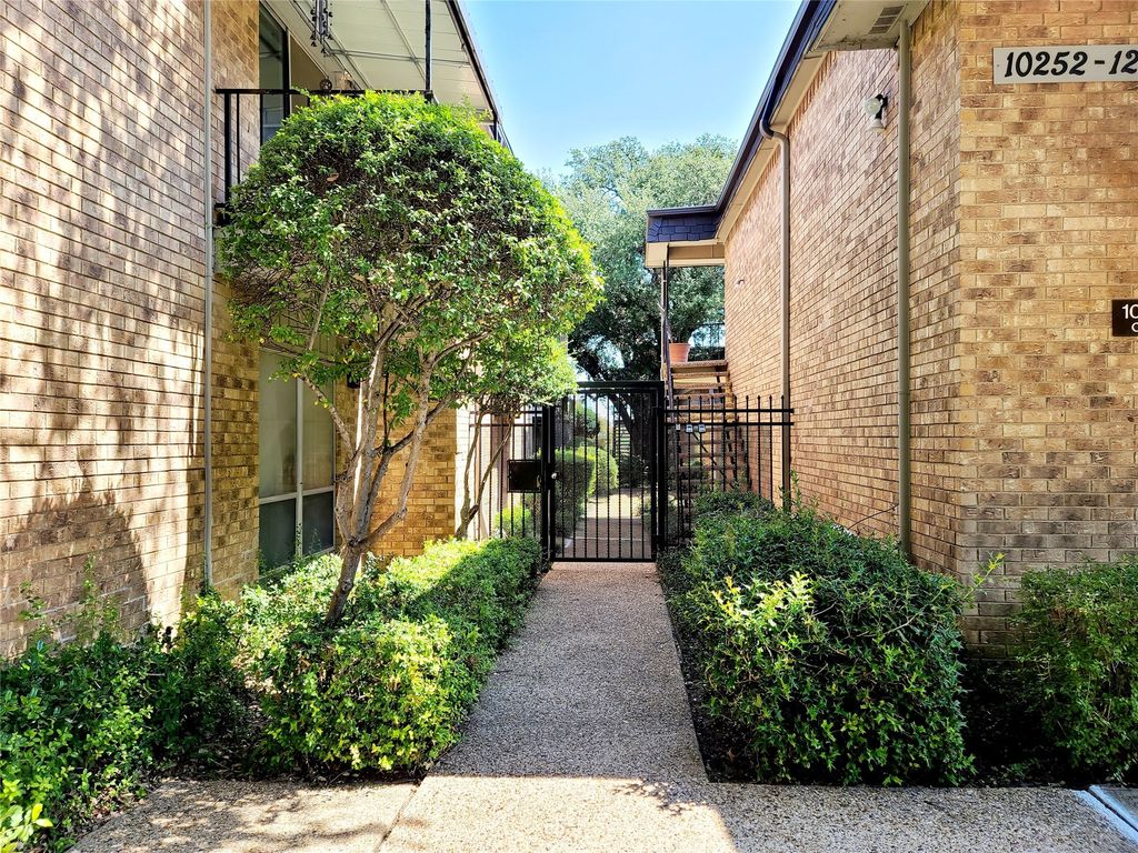 10248 Regal Oaks Drive A, Dallas, TX 75230