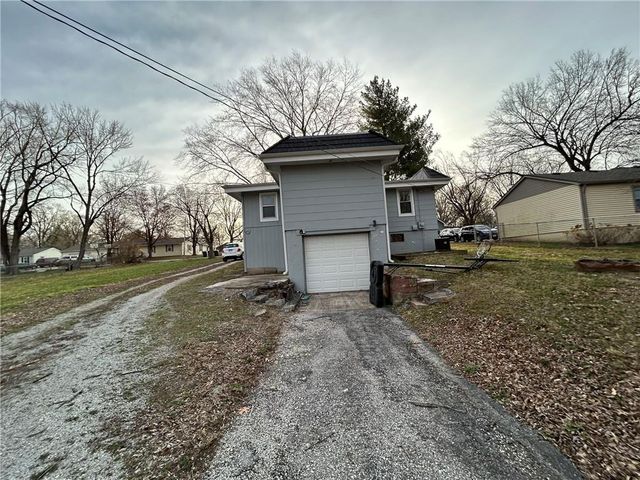 505 SW 18th Street, Blue Springs, MO 64015