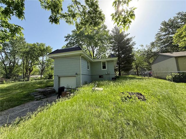 505 SW 18th Street, Blue Springs, MO 64015