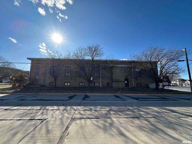 4329 8TH Avenue, Rock Island, IL 61201