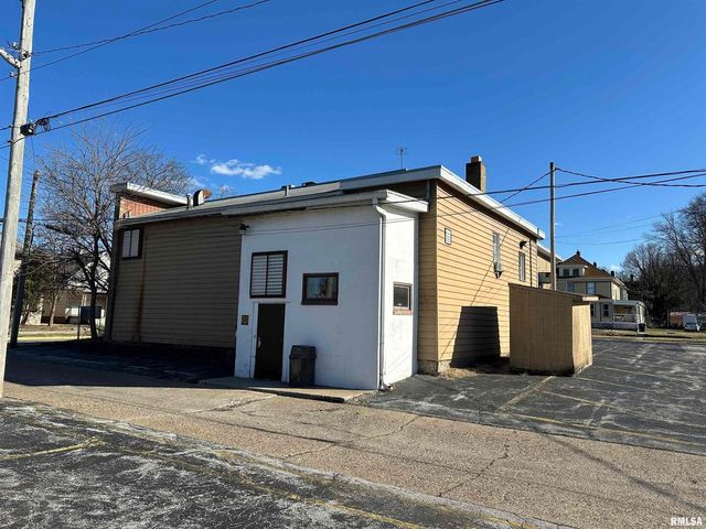 4329 8TH Avenue, Rock Island, IL 61201