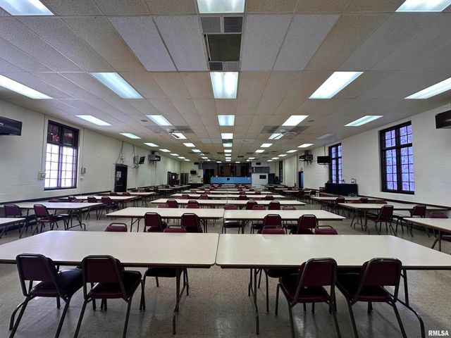 4329 8TH Avenue, Rock Island, IL 61201