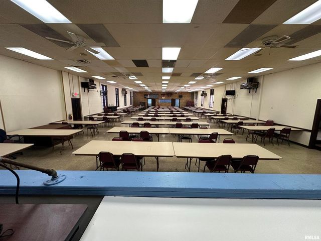 4329 8TH Avenue, Rock Island, IL 61201