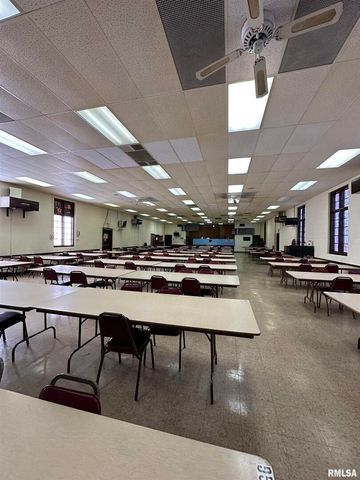 4329 8TH Avenue, Rock Island, IL 61201