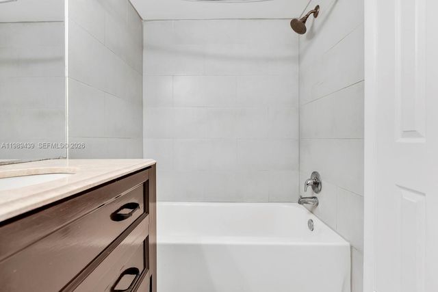 2750 NE 183rd St 806, Aventura, FL 33160