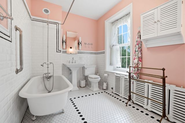 424 W WAVERLY RD, Glenside, PA 19038