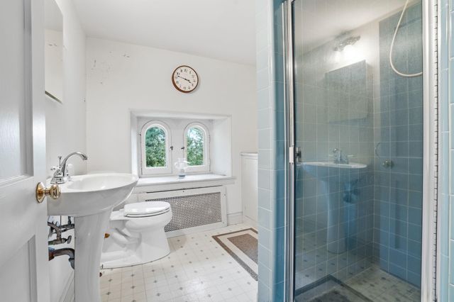 424 W WAVERLY RD, Glenside, PA 19038