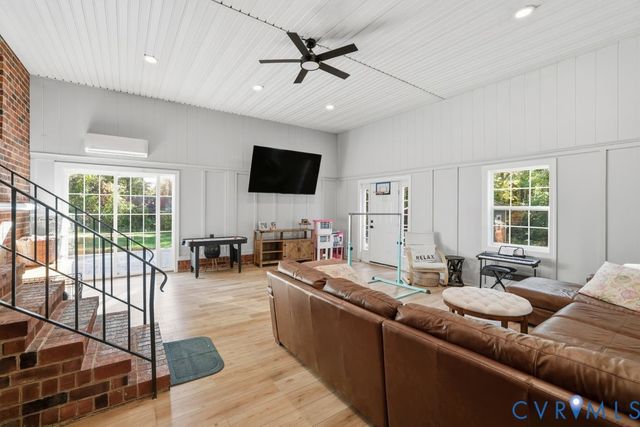 10062 Studley Farms Dr, Mechanicsville, VA 23116