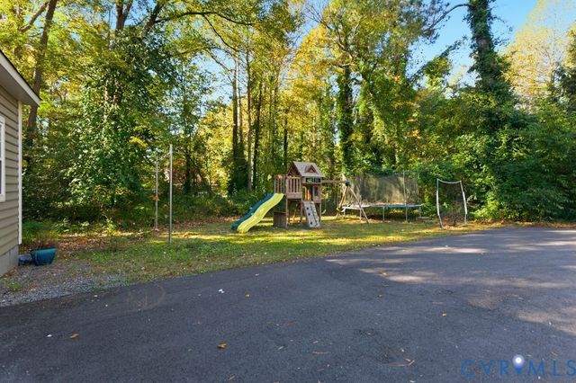 10062 Studley Farms Dr, Mechanicsville, VA 23116