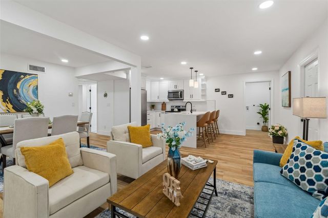 7439 37TH AVENUE N, St Petersburg, FL 33710