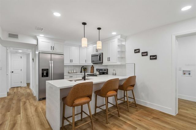 7439 37TH AVENUE N, St Petersburg, FL 33710