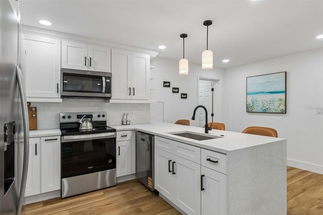 7439 37TH AVENUE N, St Petersburg, FL 33710