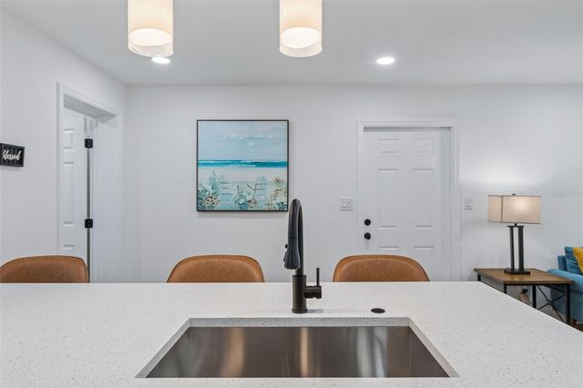 7439 37TH AVENUE N, St Petersburg, FL 33710